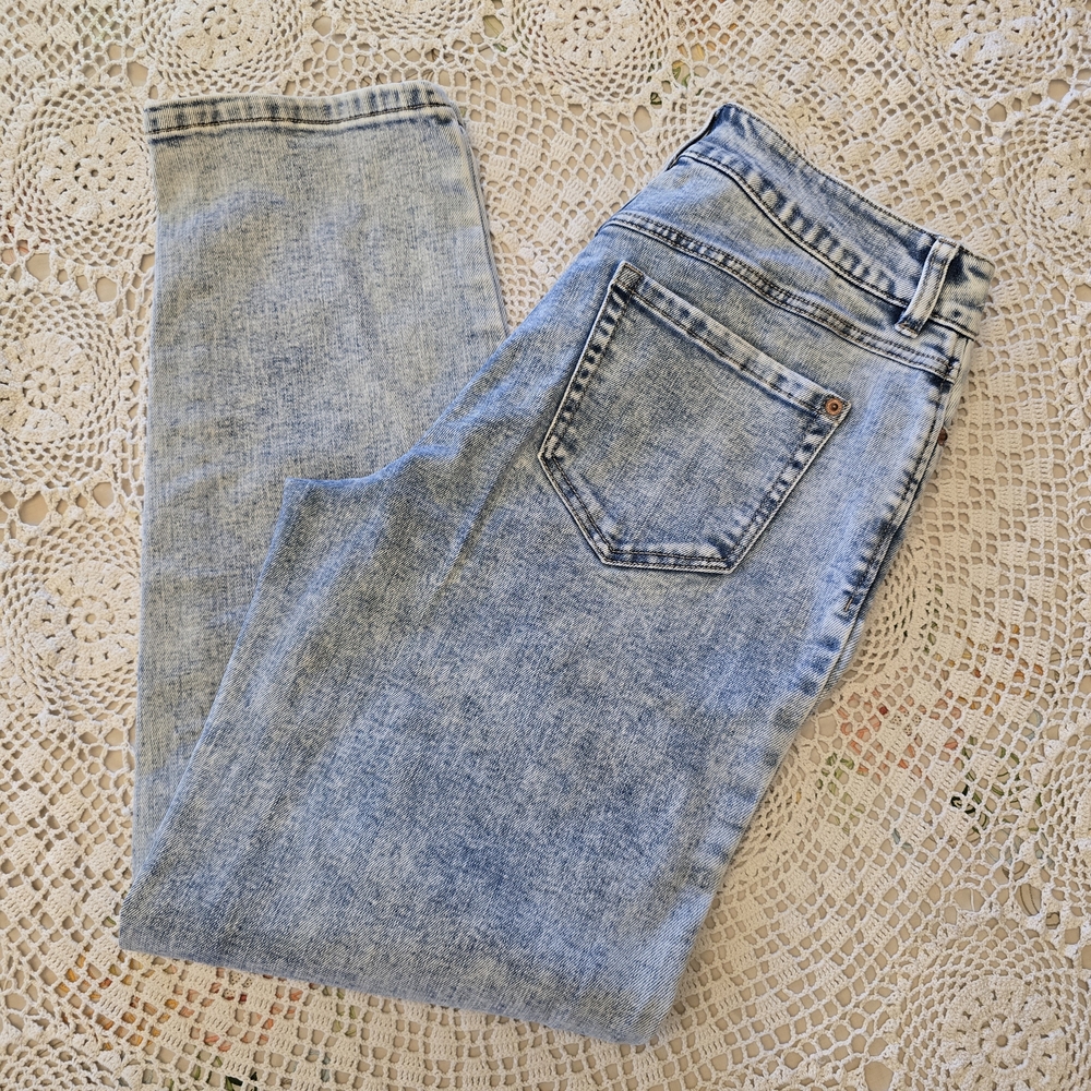INC Mid-Rise Boyfriend Jeans Women’s 6/28 Floral Embroidered Light Wash Distress